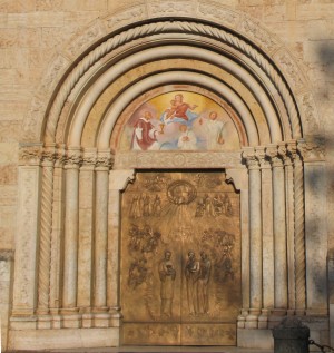 Particolare facciata Basilica dei Santi Martiri